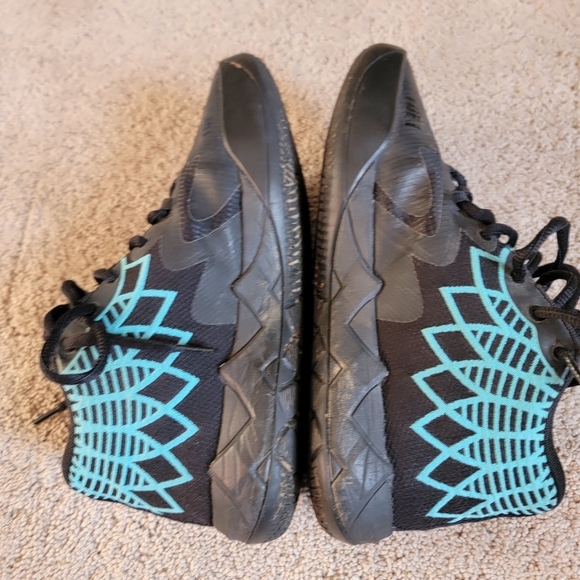 LaMelo Ball MB.01 Buzz City Basketball Sneakers 7 - Picture 4 of 7